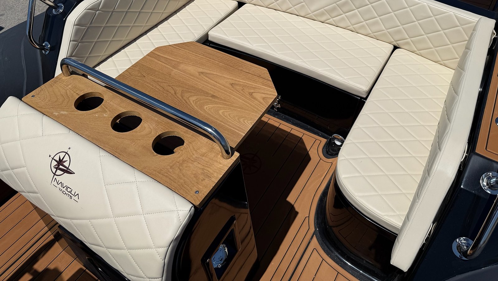 Aft dinette of the NAVY 7.60 with cream upholstery and wooden table opened