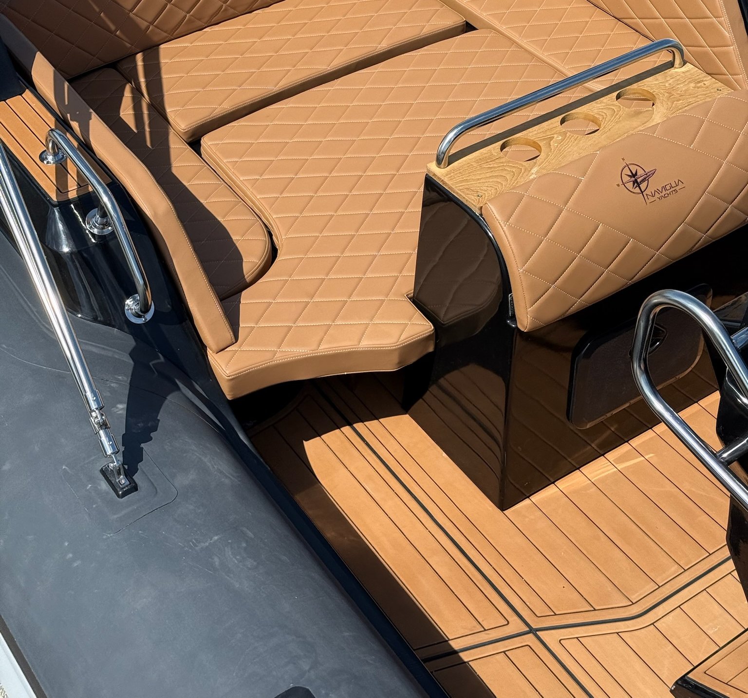 Tan U-shaped sofa of the anthracite NAVY 7.60 seen from above, with cup-holder unit