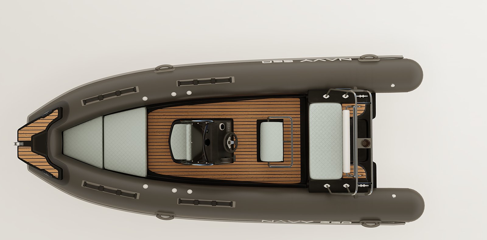 NAVY 5.50 visto dall'alto: prendisole, console centrale, teak e divanetto di poppa