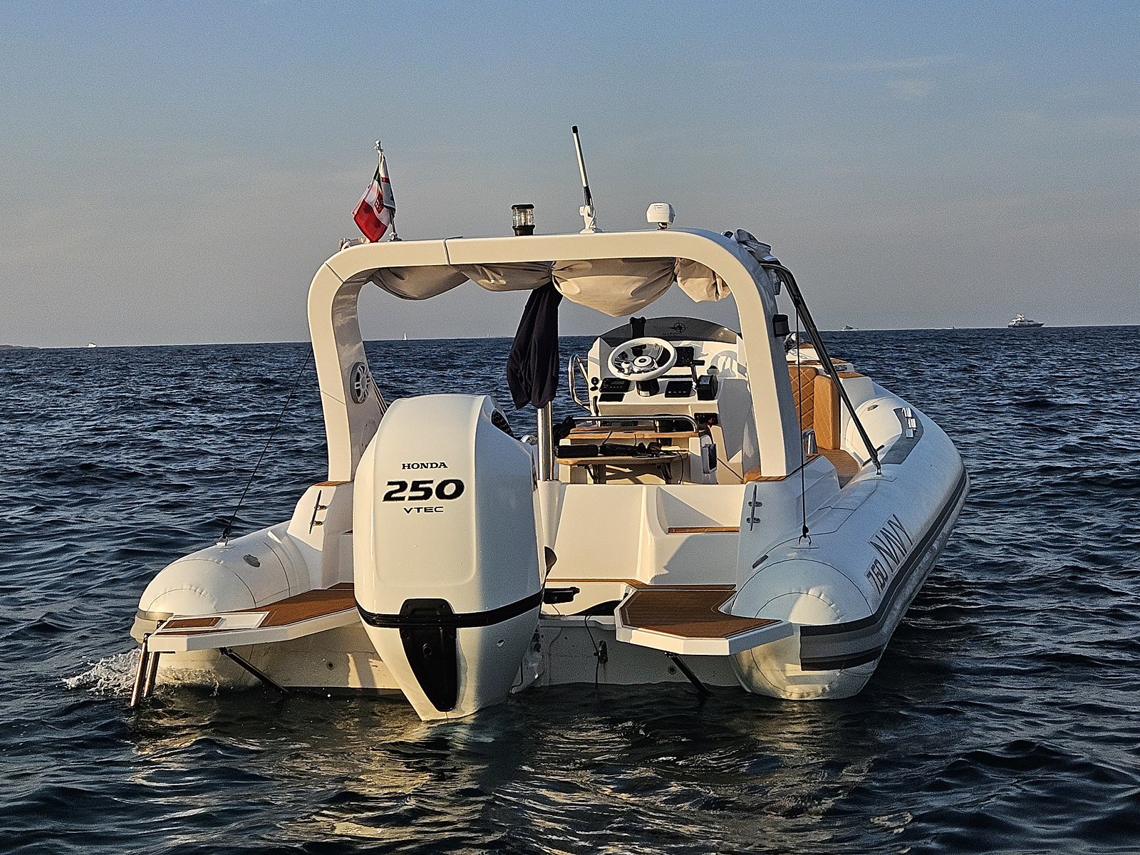 Dead-astern view of the NAVY 7.60: Honda 250 VTEC centred between the two swim platforms